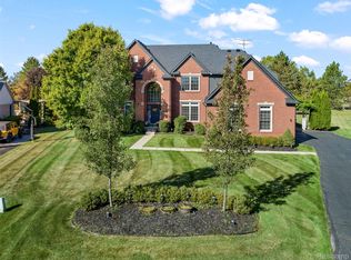 4476 Woodcliff Ct, Rochester, MI 48306