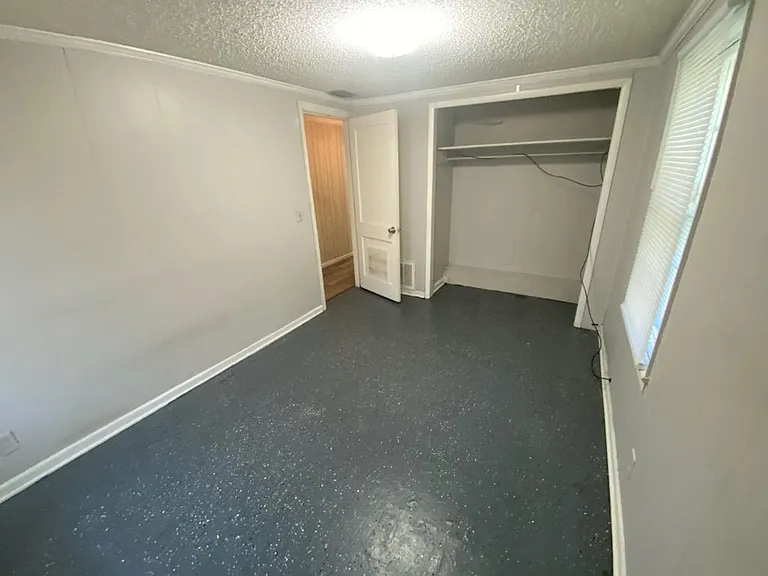 702 N 65th Ave — Photo 14