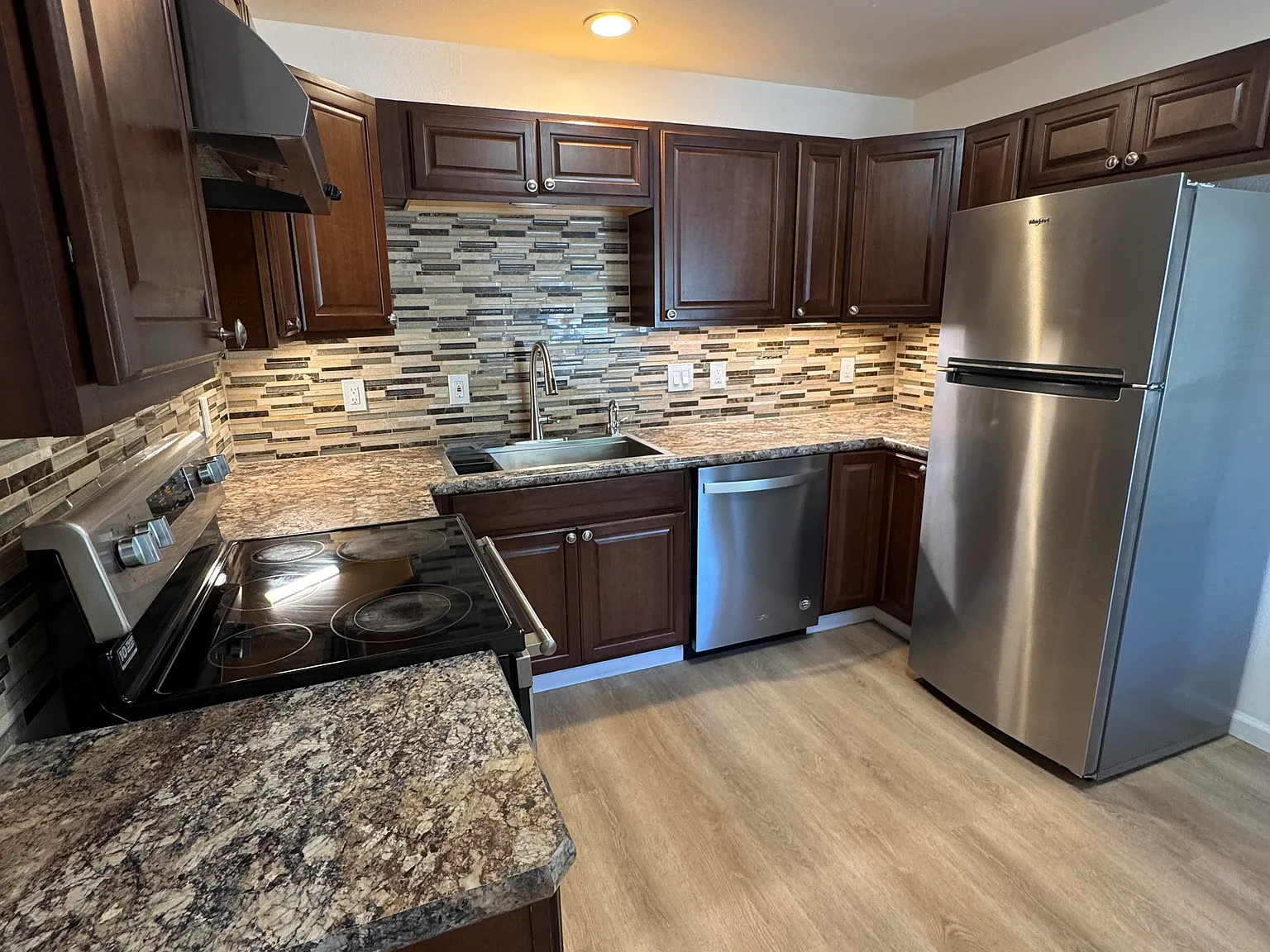 2 bed, 770 sqft, $2,000 — Photo 2
