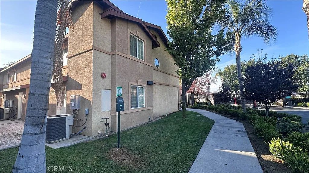 2 bed, 4432 sqft, $1,800 — Photo 4