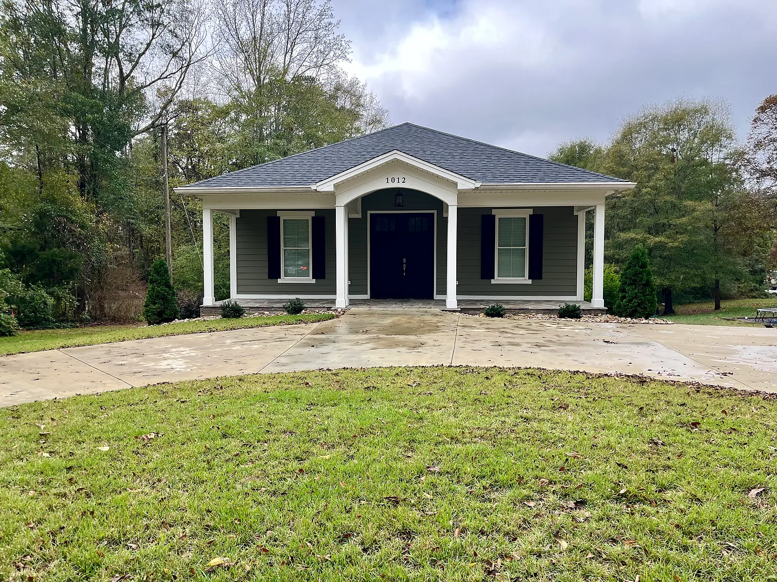 3 bed, 1717 sqft, $2,425 — Photo 1