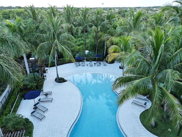 The Hamptons at Palm Beach Gardens Apartments — Photo 23