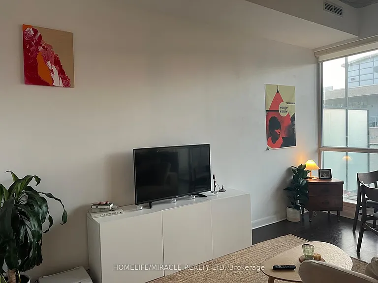 478 King St W #1104 — Photo 6