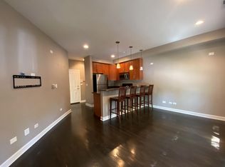 1900 W Byron St, Chicago, IL 60613