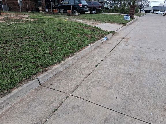 Exterior Neighborhood (street photo)