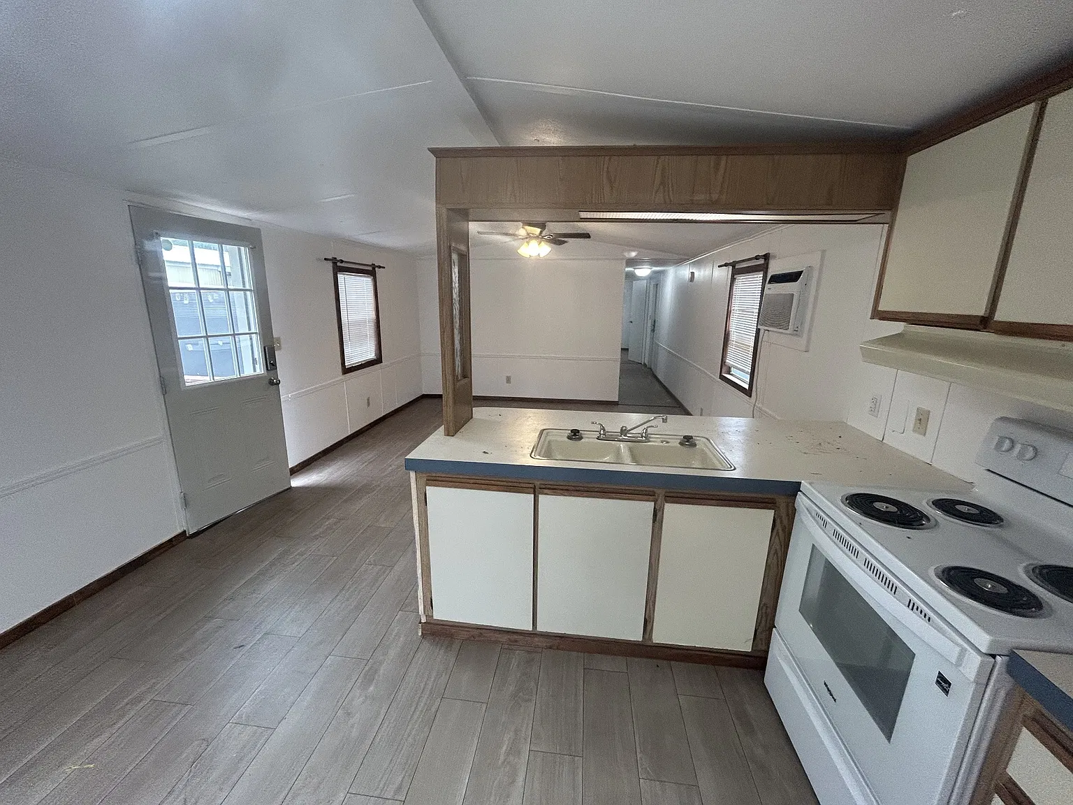 2 bed, 900 sqft, $950 — Photo 3