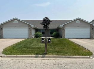 7113 Sue Ln, Loves Park, IL 61111