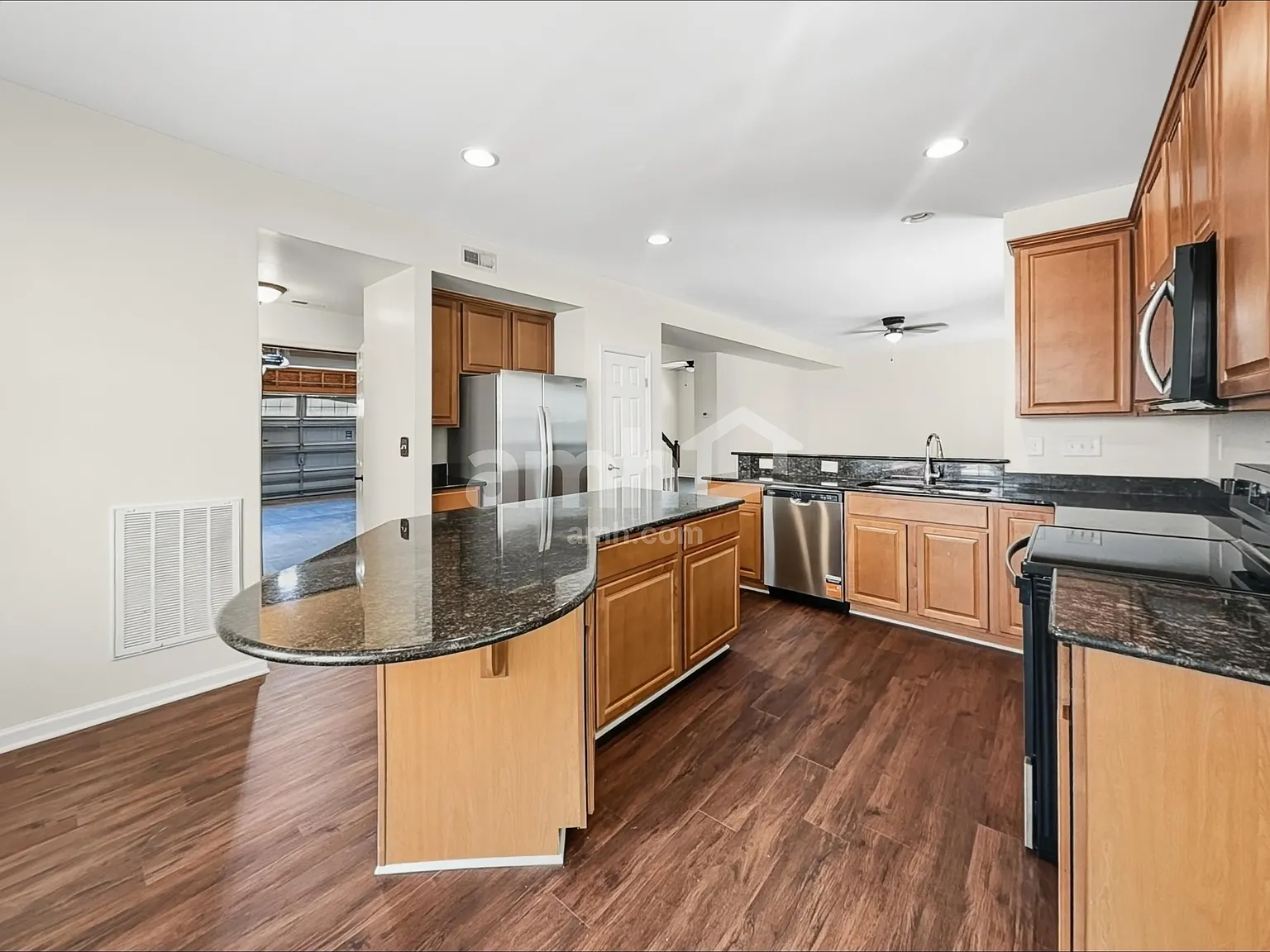 4 bed, 2.5 bath, 2738 sqft, $2,540 — Photo 3