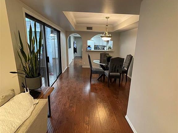 3rd image of 4523 Acacia St