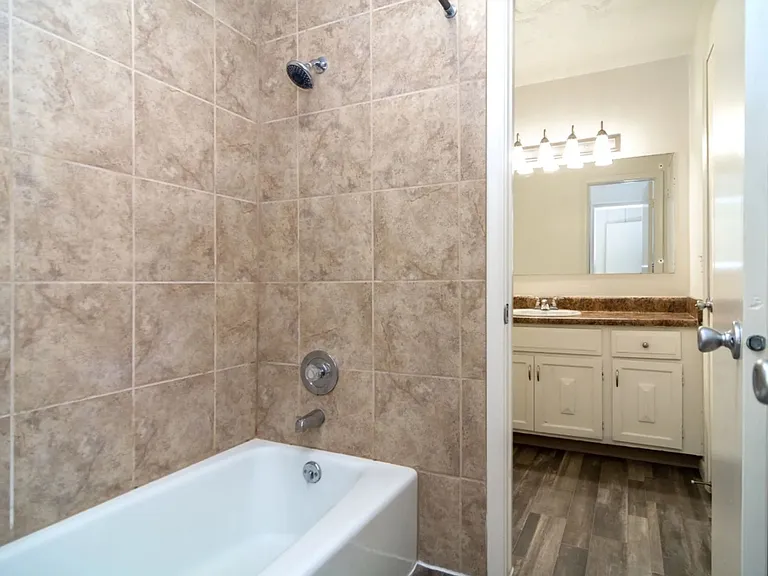 Lake Forest Townhomes — Photo 9