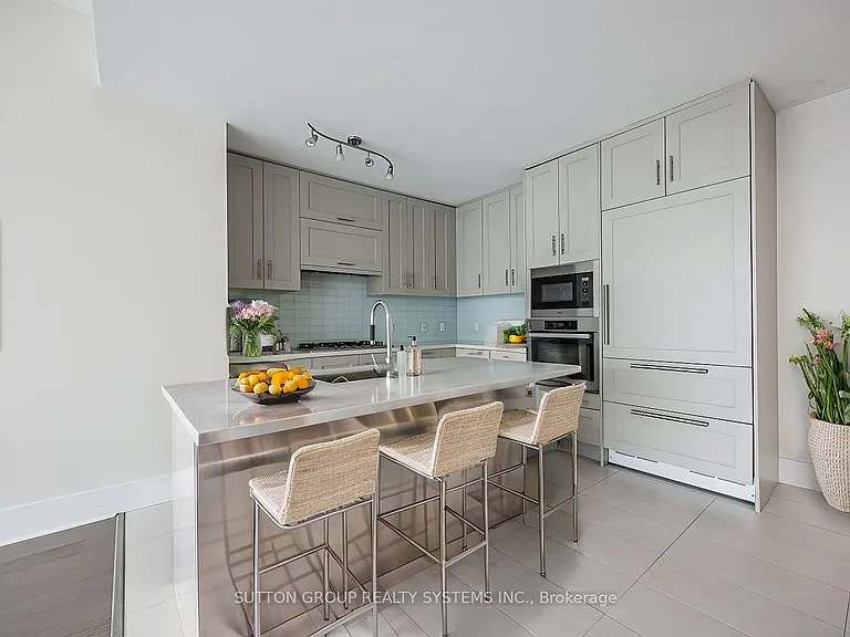 29 Queens Quay E #1008 — Photo 5