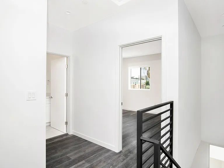 10926 1/2 Hesby St — Photo 6