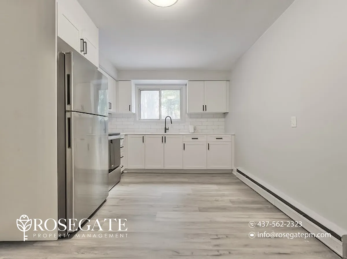 Building Photo - 203 Mausser Ave #2