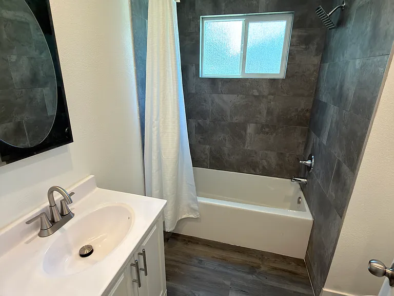 1301 Burwood St #2 — Photo 5