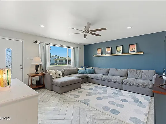 3 bed, 1256 sqft, $850 — Photo 2