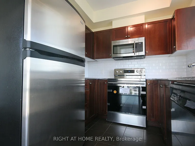 3504 Hurontario St #907 — Photo 3