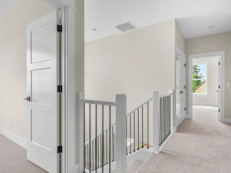 349 SE Walnut St — Photo 18
