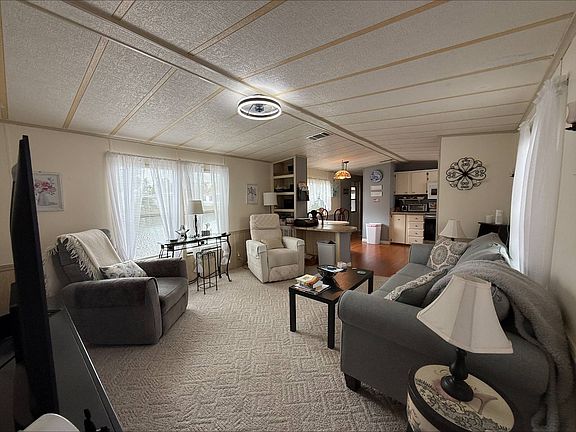 3rd image of 21 Morganthau Dr