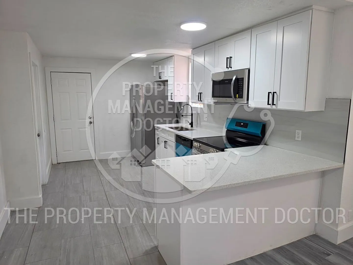 Comfortable 3-Bedroom Home in Prime Tampa Location Fully Remodeled! — Photo 2