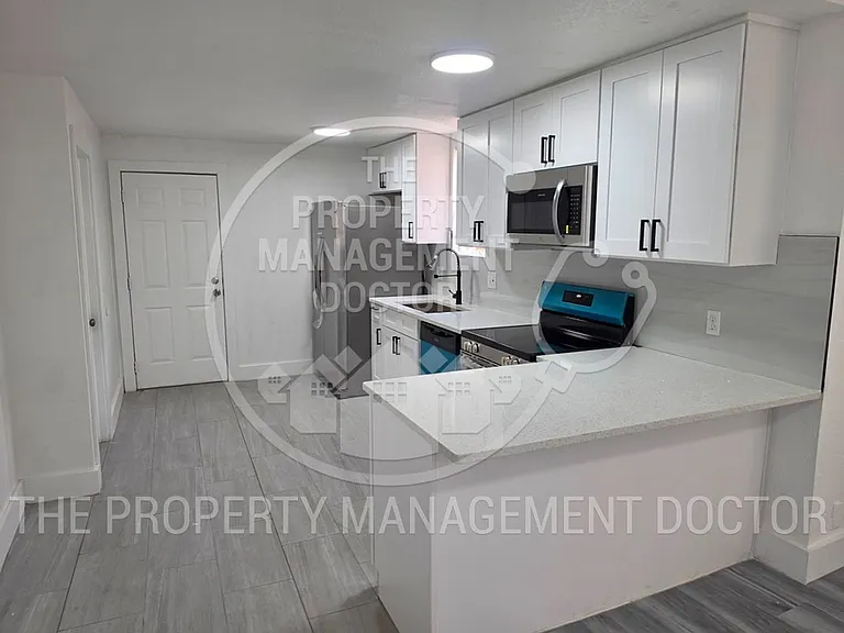 4105 N 29th St — Photo 2