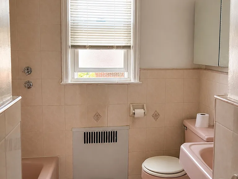 135-11 122nd Pl #1 — Photo 8