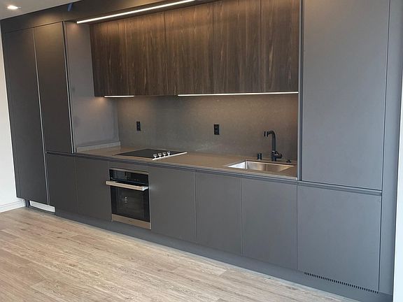 3rd image of 799 S Van Ness Ave #502