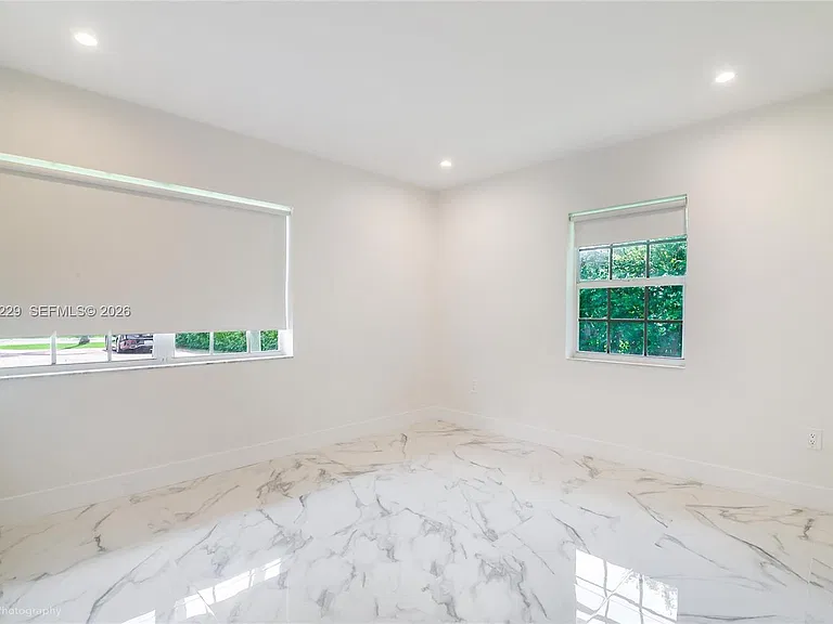 52 Camden Dr — Photo 22