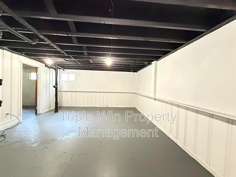 945 Paddock Dr — Photo 36