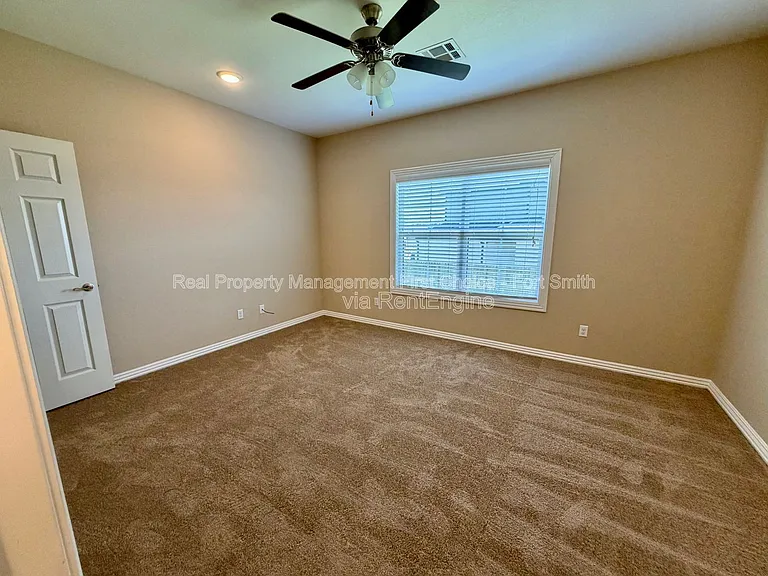6605 Leightyn Ln — Photo 10
