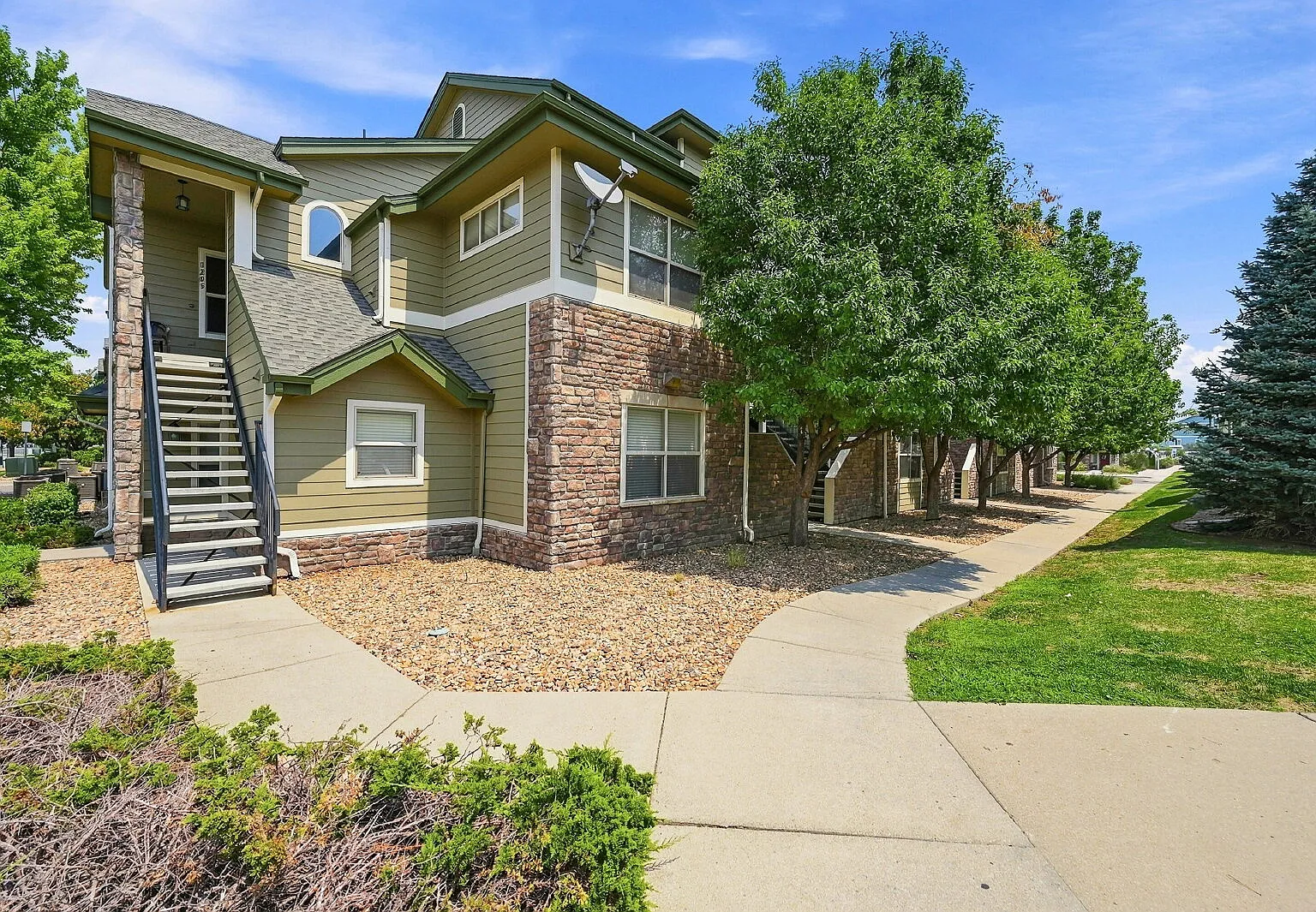 1 bed, 1.0 bath, 1098 sqft, $1,846 — Photo 2
