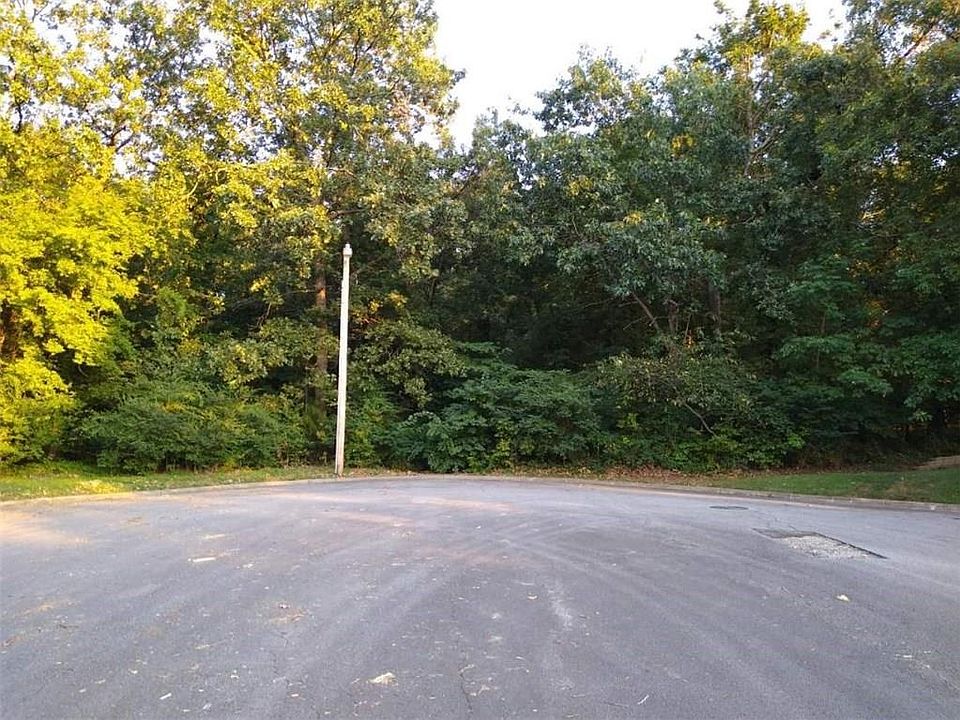 2nd image of 122 Saint Andrews Ct