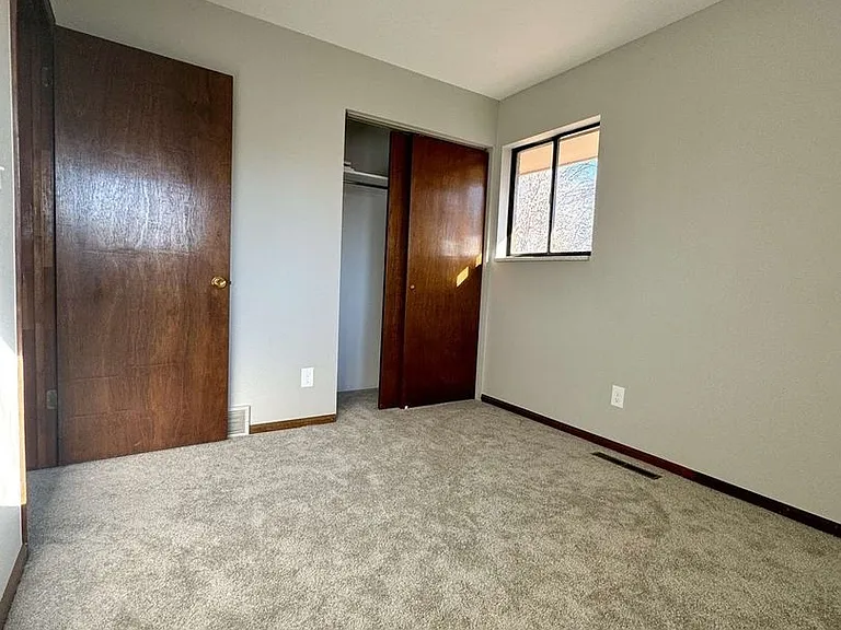 512 Alpine St — Photo 2