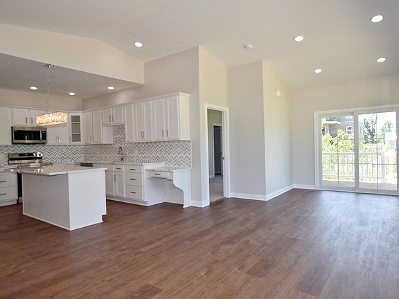 4th image of 8613 Pebble Creek Dr