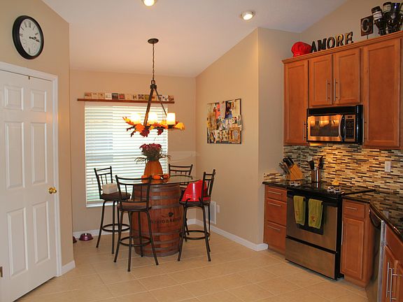 Eat-in Kitchen