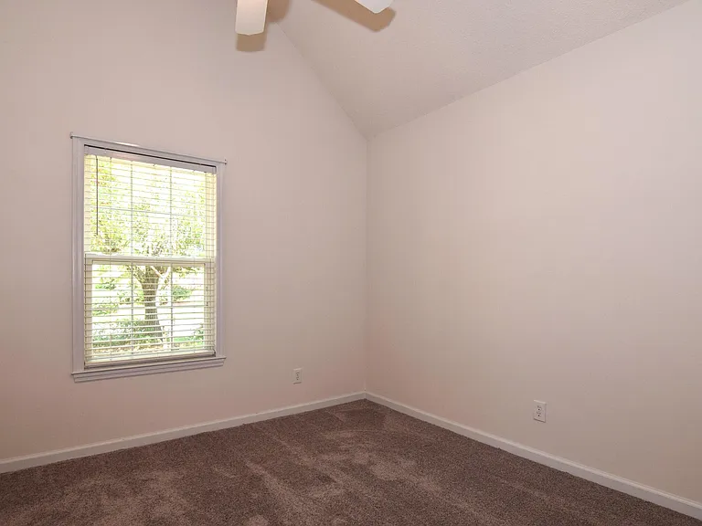300 Prestwick Ct — Photo 15