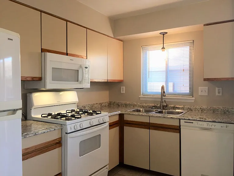 8084 Lexington Park Dr — Photo 6