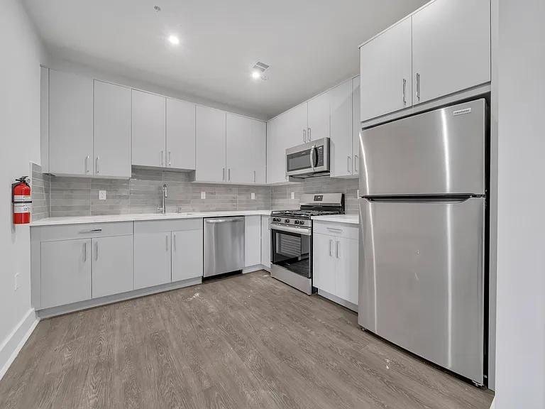 491 Walker St #3C — Photo 3