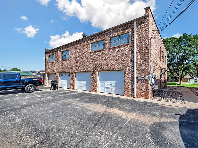 422 W Pecan Ave #D — Photo 34