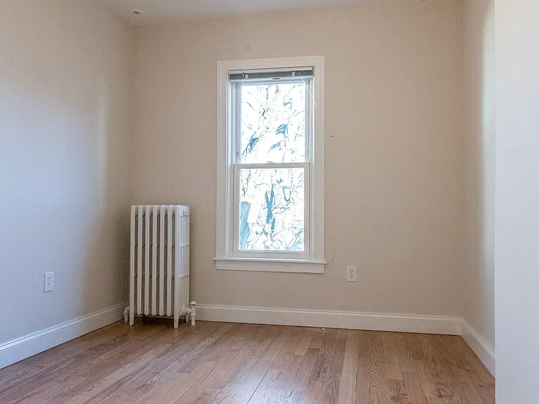 609 10th St NE — Photo 19