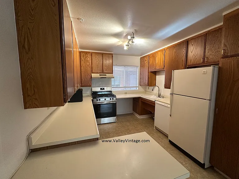 11508 Moorpark St #B — Photo 6