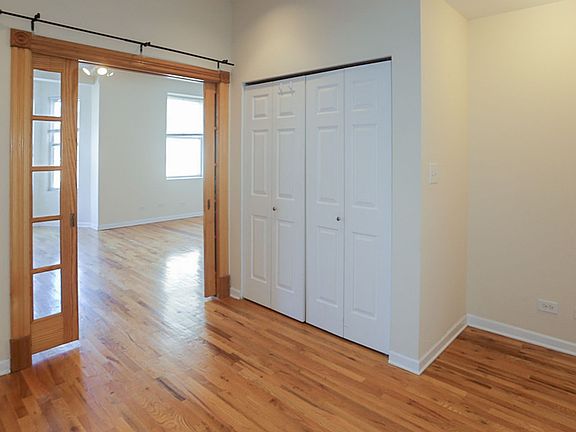 3rd image of 2452 N Southport Ave #202