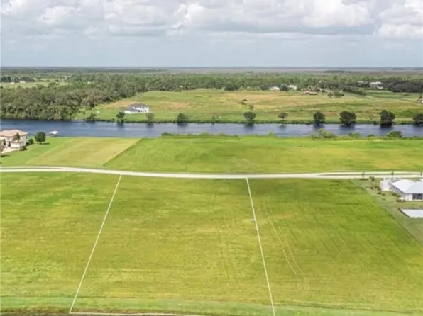 22742 Yellow Button Ln, Alva, FL 33920