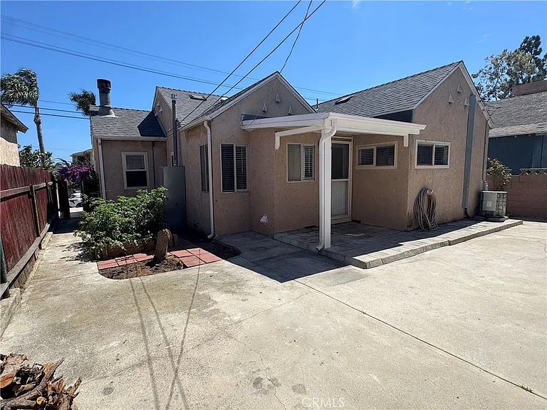 1052 W 25th St — Photo 25