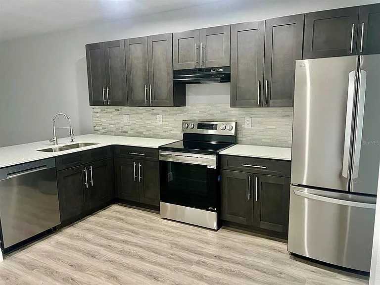 519 Blackbird Ln — Photo 2