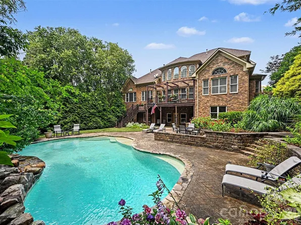 2216 Highland Forest Dr, Waxhaw, NC 28173