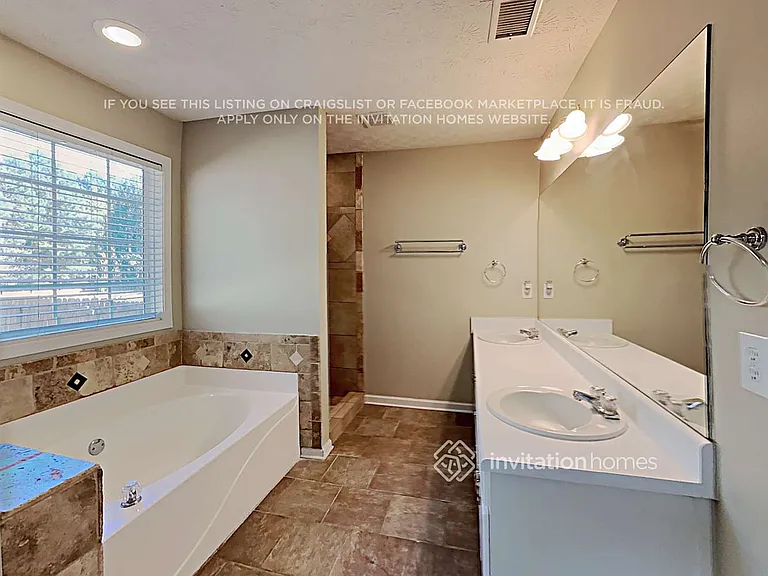 3440 Grayson Manor Ct — Photo 10