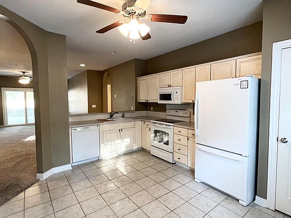 4th image of 52 Ettington Dr
