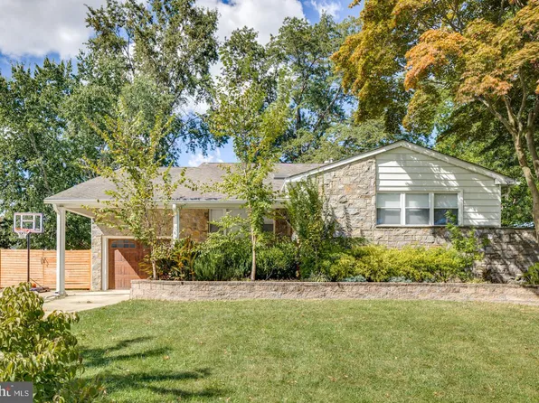 421 Fireside Ln, Cherry Hill, NJ 08003