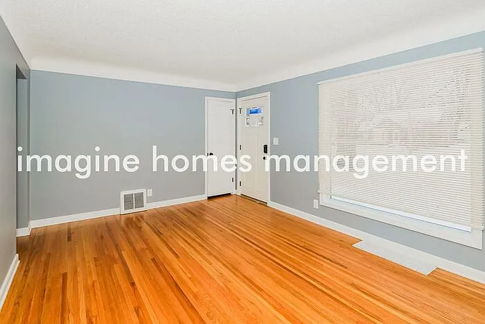 3 bed, 1.0 bath, 1472 sqft, $2,499 — Photo 2