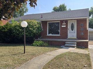 6690 Deering St, Garden City, MI 48135